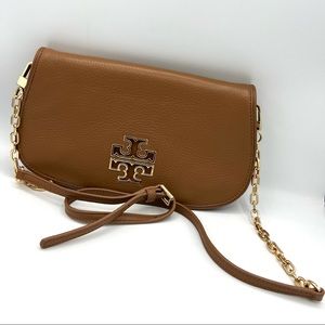 Tory Burch Britten Crossbody Convertible Clutch
in Bark